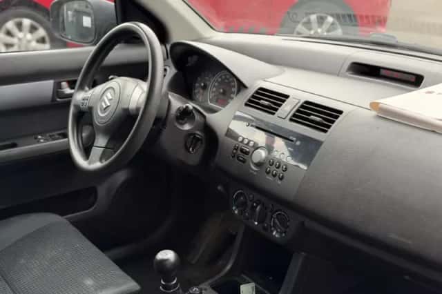 Suzuki Swift (2007) thumbnail 6