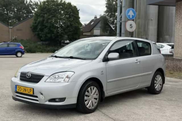 Toyota Corolla (2002) thumbnail 2