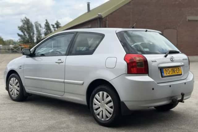 Toyota Corolla (2002) thumbnail 4