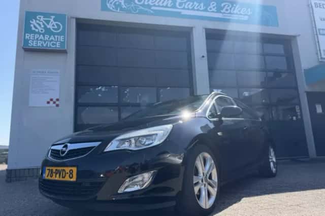 Opel Astra (2011) thumbnail 1