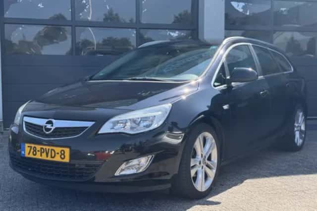 Opel Astra (2011) thumbnail 2