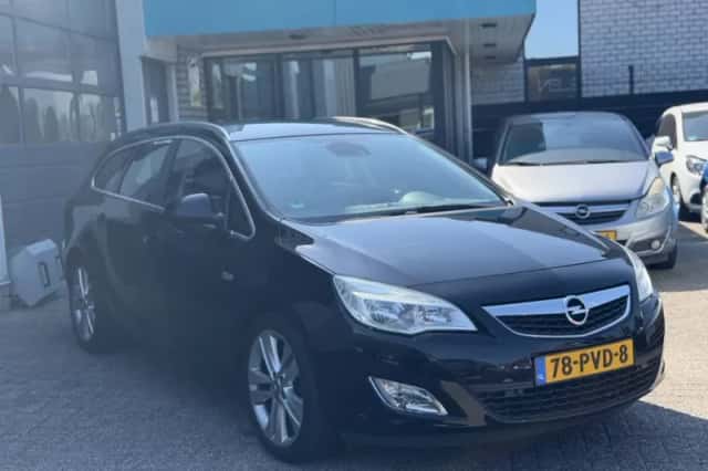 Opel Astra (2011) thumbnail 3