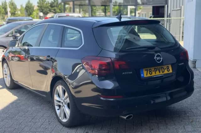 Opel Astra (2011) thumbnail 4