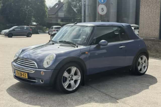 MINI Cabrio (2004) thumbnail 2