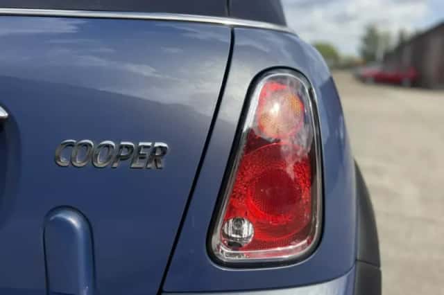 MINI Cabrio (2004) thumbnail 3