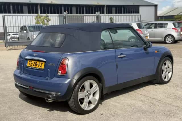 MINI Cabrio (2004) thumbnail 4