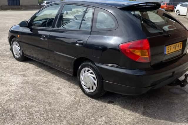 Kia Rio (2002) thumbnail 3