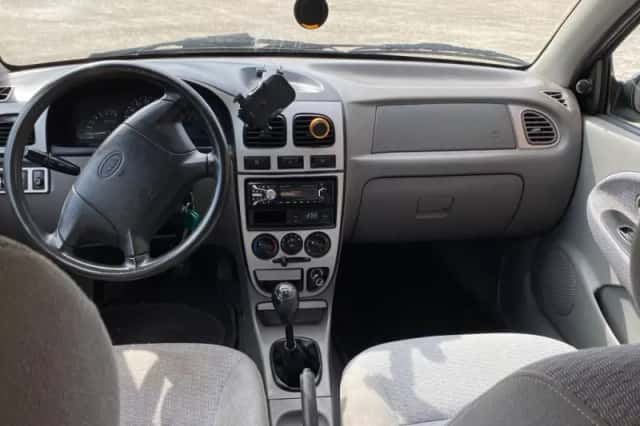 Kia Rio (2002) thumbnail 4