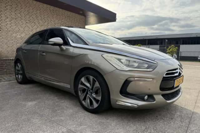 Citroën DS5 (2012) thumbnail 2