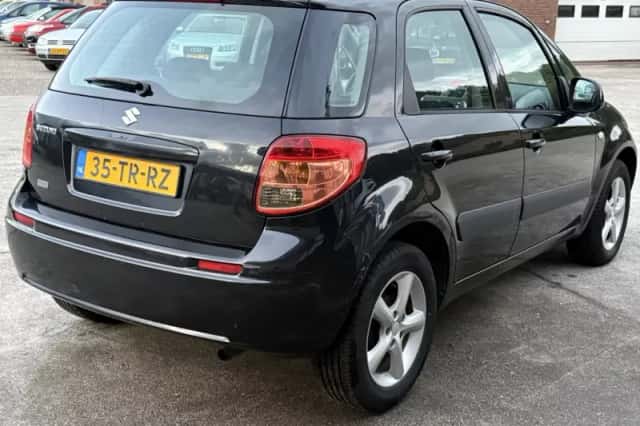Suzuki SX4 (2007) thumbnail 3