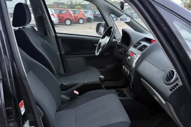 Suzuki SX4 (2007) thumbnail 6