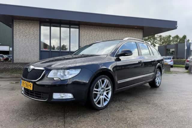 Škoda Superb (2011) thumbnail 1