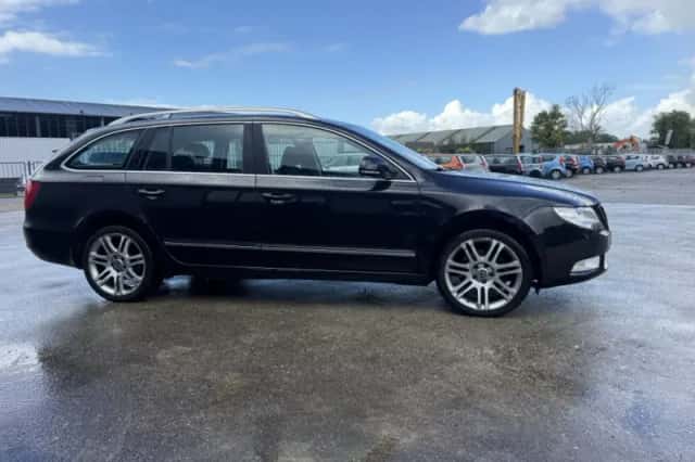 Škoda Superb (2011) thumbnail 2