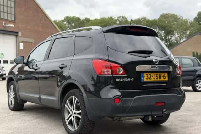 Nissan Qashqai+2 (2009) thumbnail 3