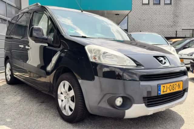 Peugeot Partner (2010) thumbnail 3
