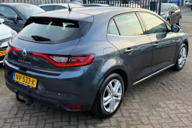 Renault Mégane (2017) thumbnail 2
