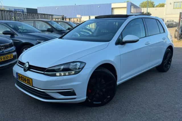 Volkswagen Golf (2018) thumbnail 1