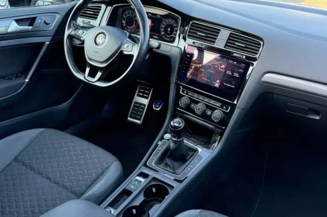 Volkswagen Golf (2018) thumbnail 3