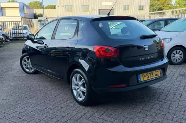 SEAT Ibiza (2010) thumbnail 2