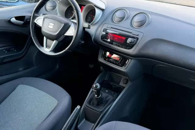 SEAT Ibiza (2010) thumbnail 3