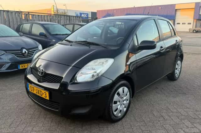 Toyota Yaris (2009) thumbnail 4