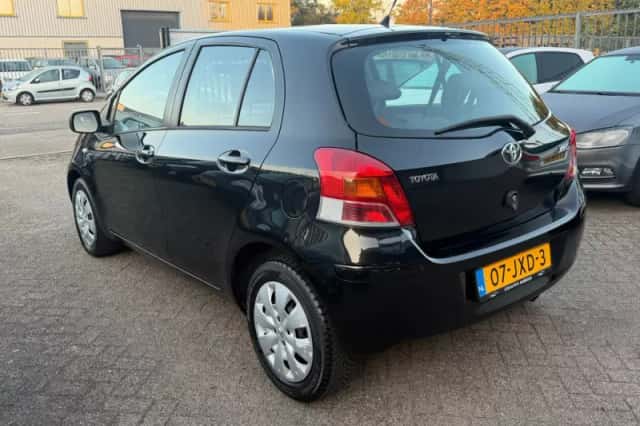 Toyota Yaris (2009) thumbnail 6