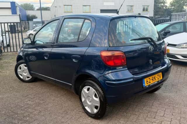 Toyota Yaris (2005) thumbnail 2