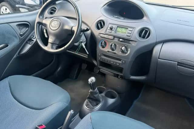 Toyota Yaris (2005) thumbnail 3