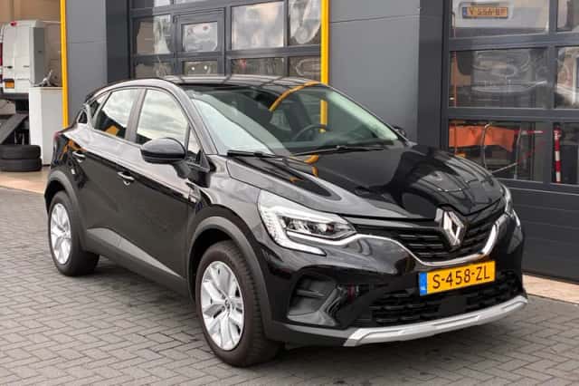 Renault Captur (2023) thumbnail 1