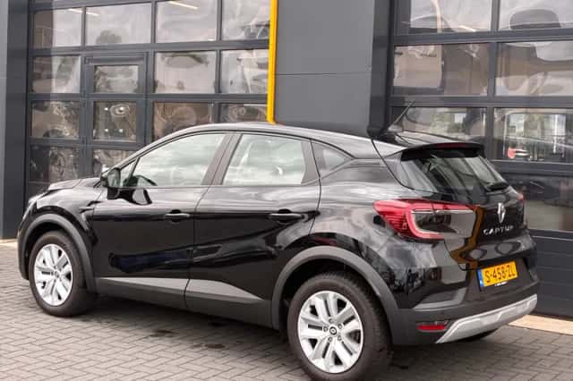 Renault Captur (2023) thumbnail 5