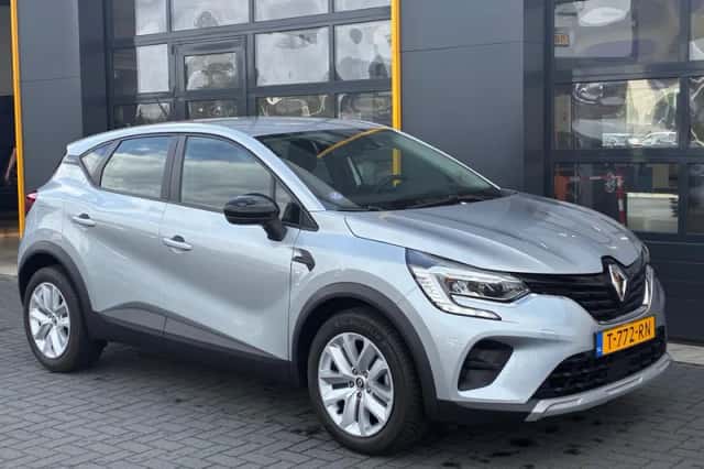 Renault Captur (2023) thumbnail 1