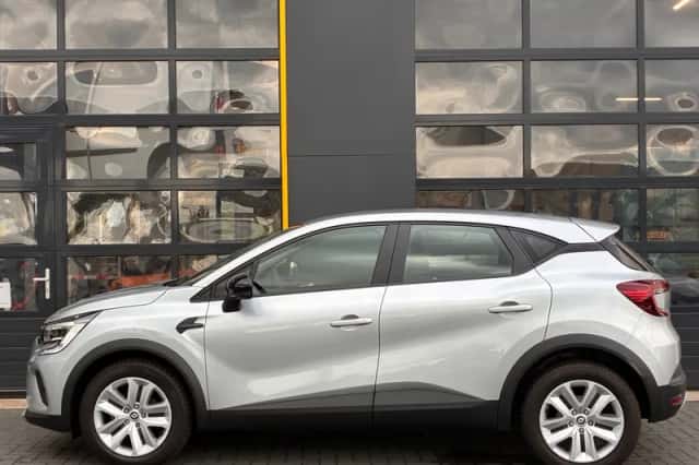 Renault Captur (2023) thumbnail 3