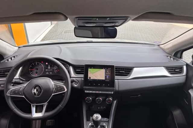 Renault Captur (2023) thumbnail 4