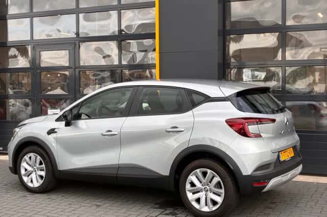 Renault Captur (2023) thumbnail 5