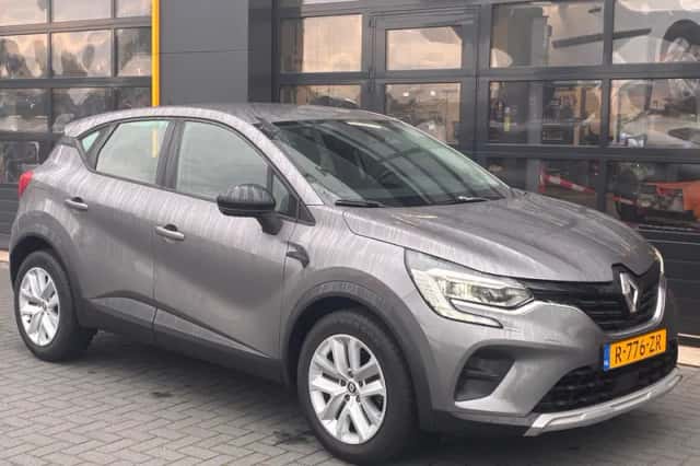 Renault Captur (2023) thumbnail 1