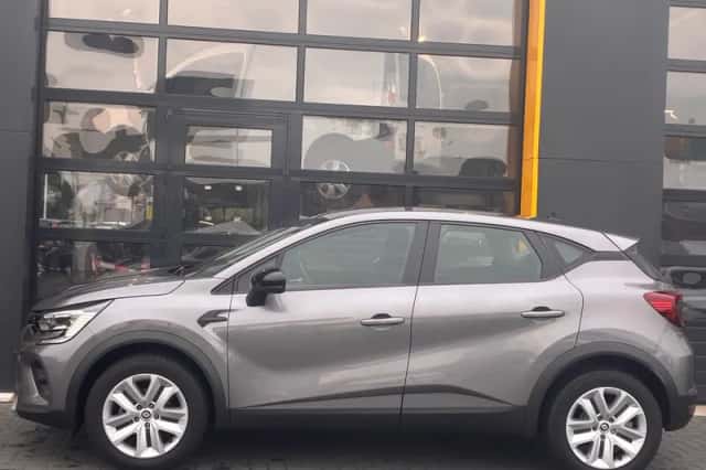 Renault Captur (2023) thumbnail 3