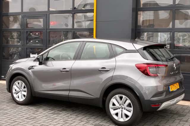 Renault Captur (2023) thumbnail 5
