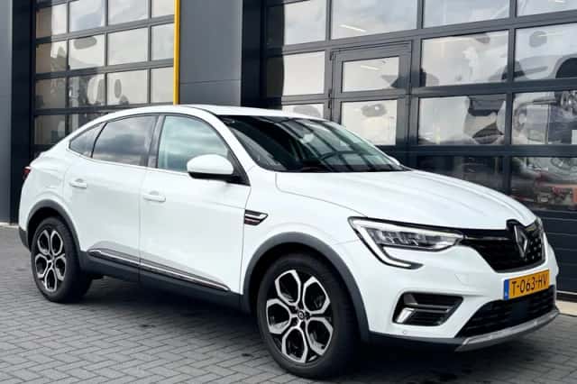Renault Arkana (2023) thumbnail 1