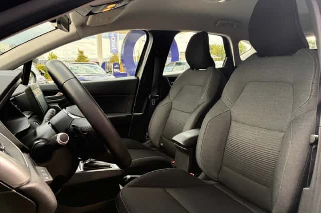 Renault Captur (2021) thumbnail 2