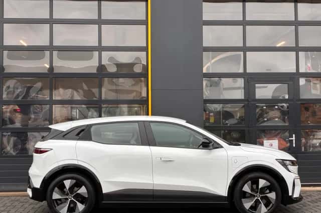 Renault Mégane E-Tech (2023) thumbnail 3
