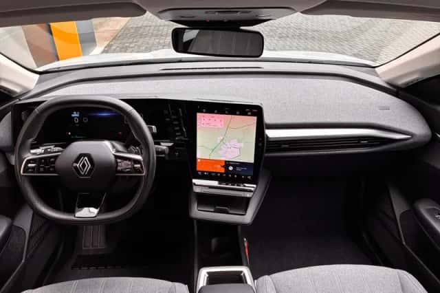 Renault Mégane E-Tech (2023) thumbnail 4