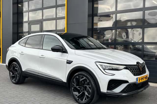 Renault Arkana (2023) thumbnail 1