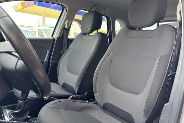 Renault Captur (2015) thumbnail 2