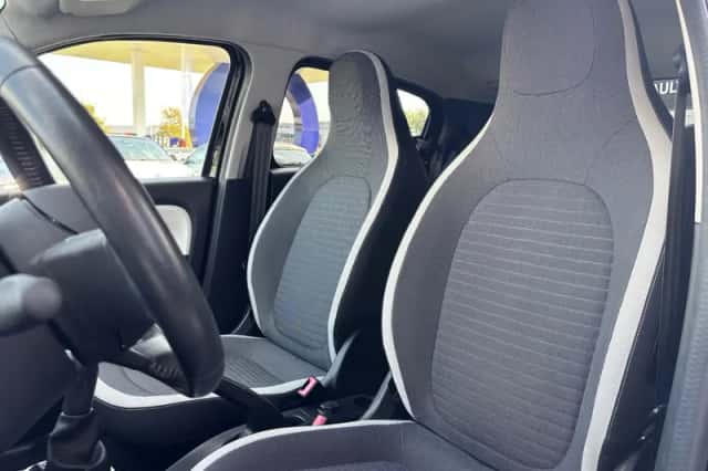 Renault Twingo (2016) thumbnail 2