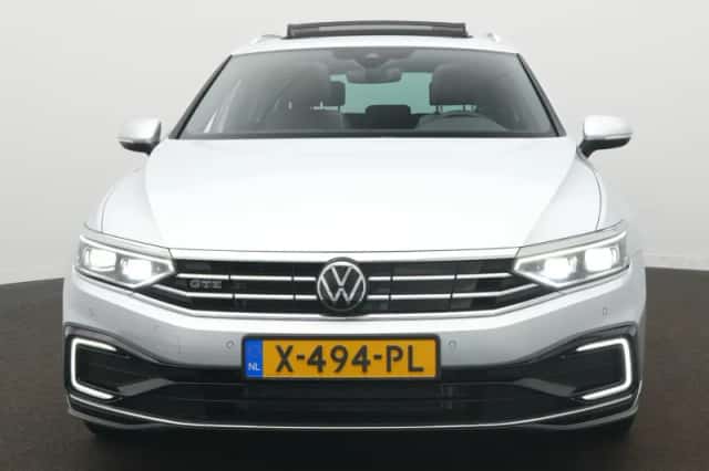 Volkswagen Passat (2023) thumbnail 2