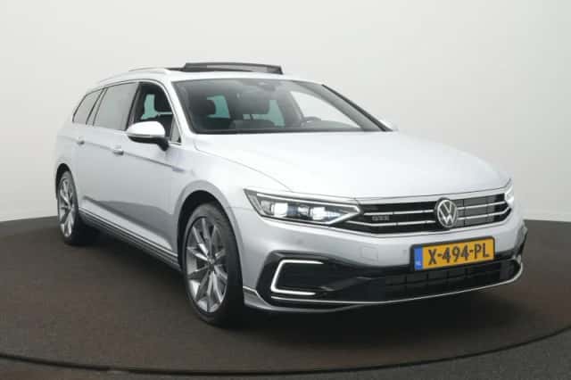 Volkswagen Passat (2023) thumbnail 3