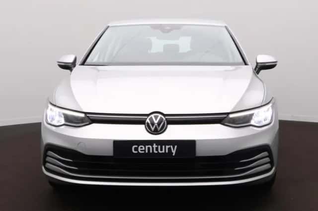 Volkswagen Golf (2023) thumbnail 2