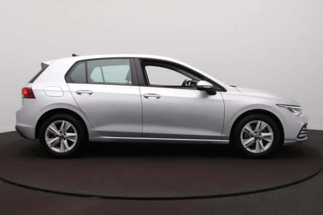 Volkswagen Golf (2023) thumbnail 4