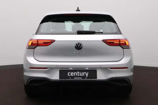 Volkswagen Golf (2023) thumbnail 6