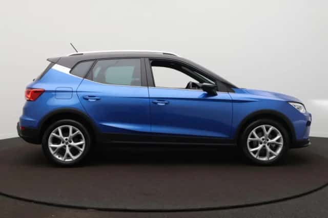 SEAT Arona (2025) thumbnail 4